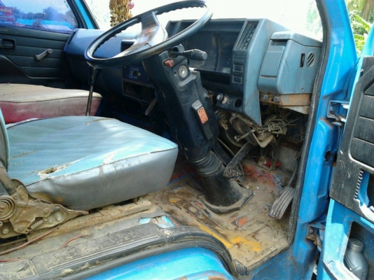 ISUZU NPR 115 HP 4BD1 กระบะคอกเหล็กความยาว 5 เมตรสภาพสวย เครื่องแน่นแรงดี ภายในห้องเก๋งคอนโซลสวยครบ ช่วงล่างคัชซีสวยเดิมๆไม่มีดาม ยาง 8.25 ขอบ 16 สภาพดี 70\% พร้อมบรรทุกพร้อมใช้งาน เอกสารทะเบียนภาษีครบพร้อมโอน ราคาต่อรองได้นะครับ