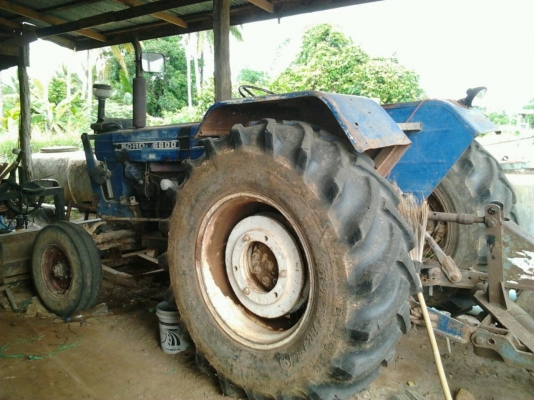 FORD 6600 - T3 เต็มตัวสภาพดีพร้อมทำงานได้เลยครับ อุปกรณ์ครบ มีใบมีดดันหน้า ผานพรวนดิน 5 และผานพรวนดิน 6 เครื่องแน่นแรงดีไม่เยิ้ม ระบบไฮดรอลิกส์ไม่มีแตกซึ่ม ช่วงล่างดี ยางหน้าหลังสภาพดี 60\% พร้อมใช้งาน เอกสารเล่มทะเบียนครบพร้อม ราคาต่อรองได้ครับ