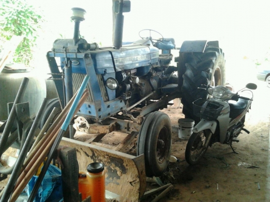 FORD 6600 - T3 เต็มตัวสภาพดีพร้อมทำงานได้เลยครับ อุปกรณ์ครบ มีใบมีดดันหน้า ผานพรวนดิน 5 และผานพรวนดิน 6 เครื่องแน่นแรงดีไม่เยิ้ม ระบบไฮดรอลิกส์ไม่มีแตกซึ่ม ช่วงล่างดี ยางหน้าหลังสภาพดี 60\% พร้อมใช้งาน เอกสารเล่มทะเบียนครบพร้อม ราคาต่อรองได้ครับ