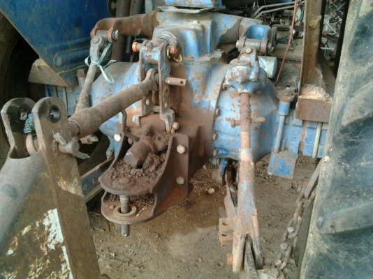 FORD 6600 - T3 เต็มตัวสภาพดีพร้อมทำงานได้เลยครับ อุปกรณ์ครบ มีใบมีดดันหน้า ผานพรวนดิน 5 และผานพรวนดิน 6 เครื่องแน่นแรงดีไม่เยิ้ม ระบบไฮดรอลิกส์ไม่มีแตกซึ่ม ช่วงล่างดี ยางหน้าหลังสภาพดี 60\% พร้อมใช้งาน เอกสารเล่มทะเบียนครบพร้อม ราคาต่อรองได้ครับ