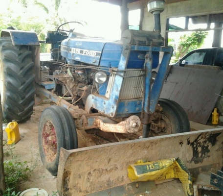 FORD 6600 - T3 เต็มตัวสภาพดีพร้อมทำงานได้เลยครับ อุปกรณ์ครบ มีใบมีดดันหน้า ผานพรวนดิน 5 และผานพรวนดิน 6 เครื่องแน่นแรงดีไม่เยิ้ม ระบบไฮดรอลิกส์ไม่มีแตกซึ่ม ช่วงล่างดี ยางหน้าหลังสภาพดี 60\% พร้อมใช้งาน เอกสารเล่มทะเบียนครบพร้อม ราคาต่อรองได้ครับ