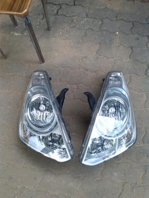 ขายไฟหน้า HYUNDAI H1 (1 คู่)