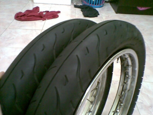 ขายล้อขอบ 14 พร้อมยาง vee rubber 1คู่โทร 0831799040 โส