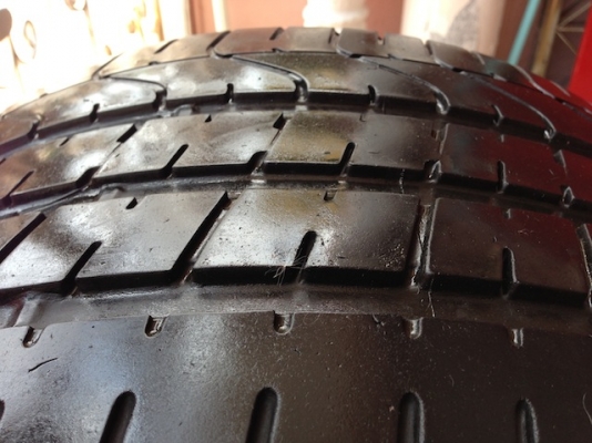 ขายยาง Pirelli 285/30/R19 Germany ปลายปี11 สภาพสวย75\% 1คู่ 6,900 Call 0899672139 นายคับ จัดส่งได้ครับ
