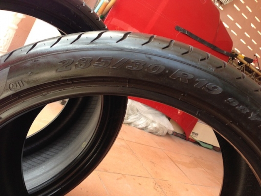 ขายยาง Pirelli 285/30/R19 Germany ปลายปี11 สภาพสวย75\% 1คู่ 6,900 Call 0899672139 นายคับ จัดส่งได้ครับ