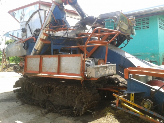 ขายรถเกี่ยวข้าวพร้อมเทนเลอร์