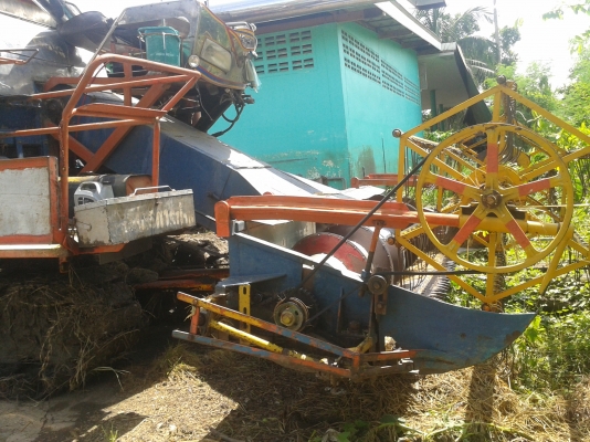 ขายรถเกี่ยวข้าวพร้อมเทนเลอร์