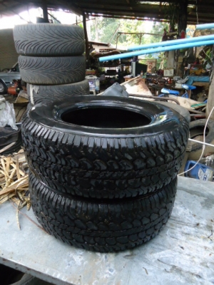 ขายยางสภาพดี ไม่มีรั่ว มีดอกสมบูรณ์ นิ่มๆ ยังใช้ได้อีกนานครับ MICHELIN 225/70R15  LTX A/T RADIAL X TUBELESS   มี 1คู่ ครับ ขายเส้นละ1,000.-บาทเท่านั้นครับ