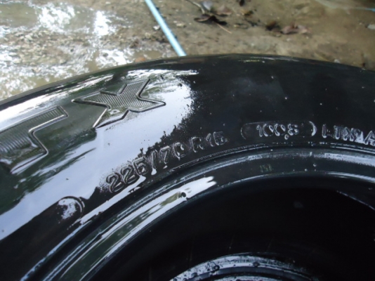 ขายยางสภาพดี ไม่มีรั่ว มีดอกสมบูรณ์ นิ่มๆ ยังใช้ได้อีกนานครับ MICHELIN 225/70R15  LTX A/T RADIAL X TUBELESS   มี 1คู่ ครับ ขายเส้นละ1,000.-บาทเท่านั้นครับ