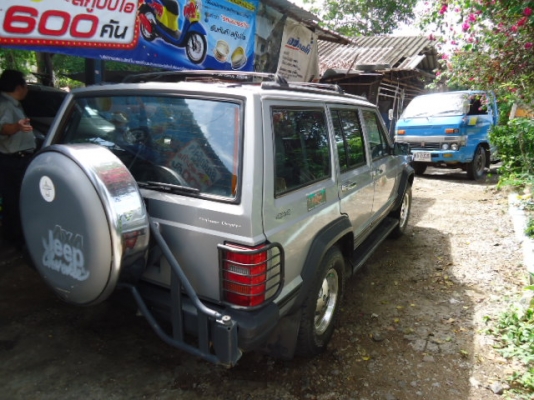 ขาย JEEP CHEROKEE 2.5 (2,500CC) MANUAL ปี97 สภาพดีเครื่องแน่นๆครับ เครื่องเดิมๆ พร้อมใช้งานครับ แอร์เย็นๆ ระบบไฟฟ้าใช้ได้หมดครับ ไม่เคยติดแก๊สครับ อยู่เชียงใหม่ ยางสี่เส้นใหม่ๆเลยครับ และสายพานใหม่ๆครับ ดูแลรักษาเครื่องยนต์ตลอด