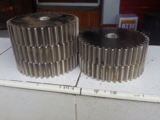 เพืองสแตนเลสอย่างดีใหม่ๆยังไม่ได้ใช้ มีฟัน40 โตประมาณ 5 นิ้ว หนา 3 CM. (มี 10 ตัว )