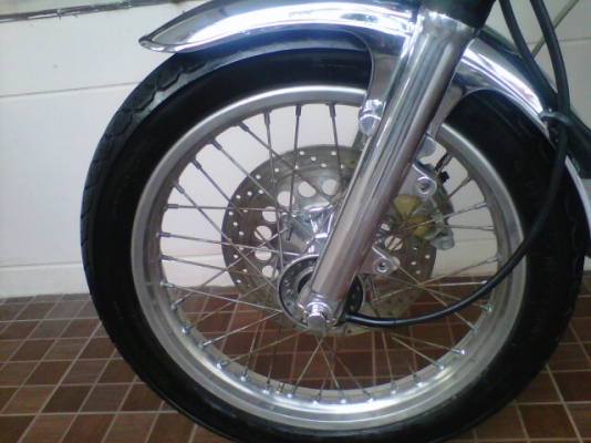 ***ขาย sr400 ปี 2005 เดิมๆ ใสๆ เงาๆ สวยๆ ชิฟแค่ 3 ดอก***76000***ohm คอนหวัน เครื่องดีมากครับแน่นเงียบ ประกอบใหม่ สีเดิมยุ่นครับ เก็บงานปัดเงาใสปิ้งแล้วครับ ชิฟ 3 ดอก ครบเครื่องสุดแล้วครับ ระบบไฟปกติครับ ไฟชิฟปกติครับ เอกสารออกชื่อครับ ราคาฟังได้ครับ ราคา