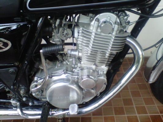 ***ขาย sr400 ปี 2005 เดิมๆ ใสๆ เงาๆ สวยๆ ชิฟแค่ 3 ดอก***76000***ohm คอนหวัน เครื่องดีมากครับแน่นเงียบ ประกอบใหม่ สีเดิมยุ่นครับ เก็บงานปัดเงาใสปิ้งแล้วครับ ชิฟ 3 ดอก ครบเครื่องสุดแล้วครับ ระบบไฟปกติครับ ไฟชิฟปกติครับ เอกสารออกชื่อครับ ราคาฟังได้ครับ ราคา