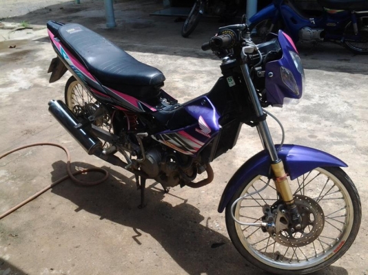 ขาย โซนิค ทะเบียนขาด 57 พร้อมโอนครับ ราคา 9500 บาทครับ