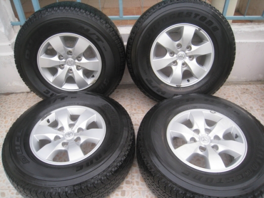 ขายล้อแม็ก Toyota vigo 16"x7" et30 6รู139 + ยางปี4611  สนใจติดต่อเล็กคลองสาม (081-3747940)