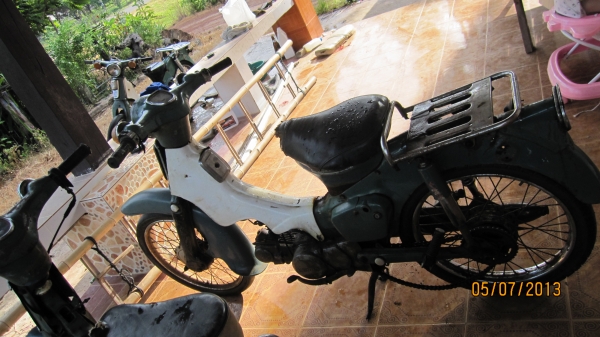 ขายชี50เดิมๆสภาพเกือบสมบูรณ์ครับเครื่องcdiเครื่องไม่ติดเล่มไม่มีไปเช็คนิดน่อยก็ติดแล้วครับเครื่องทำท่าจะติดยุครับขาย6500บาทราคานี้ไม่ลดแล้วนะครับไม่รวมส่งถ้าราคารวมส่งเพิ่มอีก1000ส่งได้ทั่วไทยครับรถยุอำนาจเจริญครับ