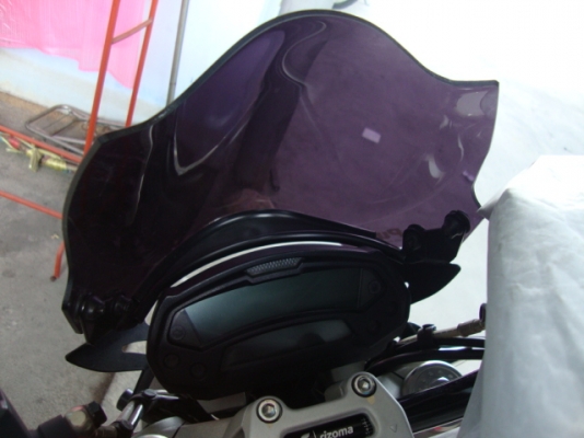 ชิวส์หน้า Puig ตรงรุ่น Ducati Monster 795   ราคา 2500.-  (ส่งทั่วไทยคับ)