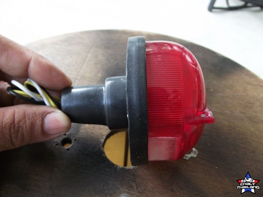 ขายไฟหรี่ ไฟเลี้ยว ไฟท้ายใส่รถอังกฤษหลายรุ่น แลนด์โรเวอร์ ฟอร์ด jeep หรือดัดแปลงใส่รุ่นอื่นๆสวยมีรูป