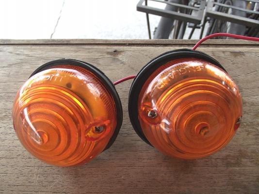 ขายไฟหรี่ ไฟเลี้ยว ไฟท้ายใส่รถอังกฤษหลายรุ่น แลนด์โรเวอร์ ฟอร์ด jeep หรือดัดแปลงใส่รุ่นอื่นๆสวยมีรูป