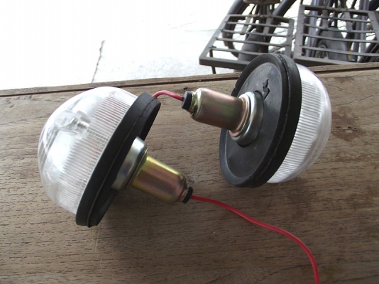 ขายไฟหรี่ ไฟเลี้ยว ไฟท้ายใส่รถอังกฤษหลายรุ่น แลนด์โรเวอร์ ฟอร์ด jeep หรือดัดแปลงใส่รุ่นอื่นๆสวยมีรูป