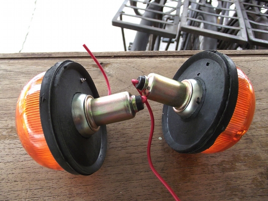 ขายไฟหรี่ ไฟเลี้ยว ไฟท้ายใส่รถอังกฤษหลายรุ่น แลนด์โรเวอร์ ฟอร์ด jeep หรือดัดแปลงใส่รุ่นอื่นๆสวยมีรูป