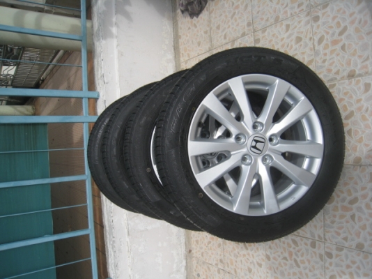 ขายล้อแม็ก Honda civic FB 16"x6.5" et45 5 รู114.3 +ยางปี 1513  สนใจติดต่อ เล็ก คลองสาม (081-3747940)