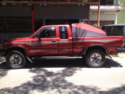 HILUX LN 111  สีแดงเกียร์ธรรมดา