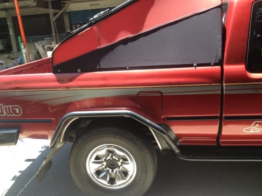 HILUX LN 111  สีแดงเกียร์ธรรมดา