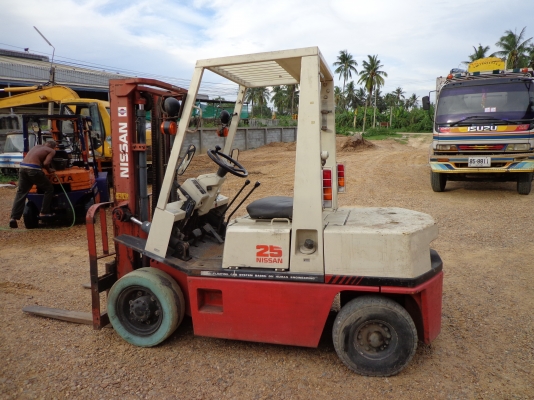 ขายรถยก NISSAN FG25 เครืื่องเบนซิน ติดต่อคุณจิ๊ด โทร. 089-7949488