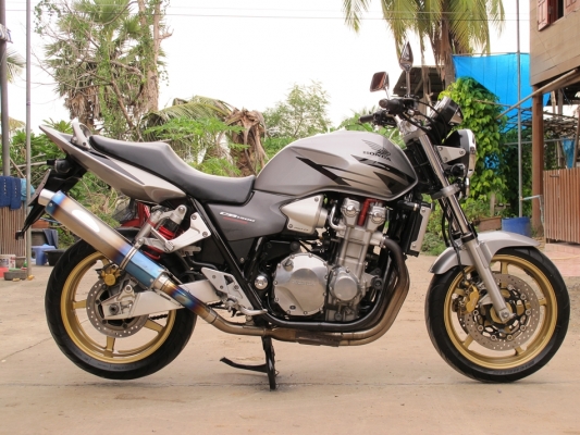 Honda cb1300 ปี 06 ทะเบียนแท้