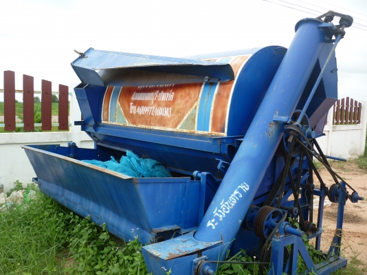 ขายถูกรถอีแต๋นหกล้อ เครื่อง Hino แถมตู้นวดข้าวไทยเส็งยนต์