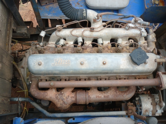 ขายถูกรถอีแต๋นหกล้อ เครื่อง Hino แถมตู้นวดข้าวไทยเส็งยนต์