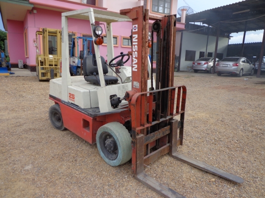 ขายรถยก NISSAN FG25 เครืื่องเบนซิน ติดต่อคุณจิ๊ด โทร. 089-7949488