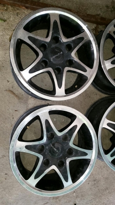 ขายแม็ครถดระบะ 6 รู ขอบ 15/7 สภาพสวย ถูก ขายแม็ครถดระบะ 6 รู ขอบ 15/7 สภาพสวย ถูก