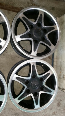 ขายแม็ครถดระบะ 6 รู ขอบ 15/7 สภาพสวย ถูก ขายแม็ครถดระบะ 6 รู ขอบ 15/7 สภาพสวย ถูก