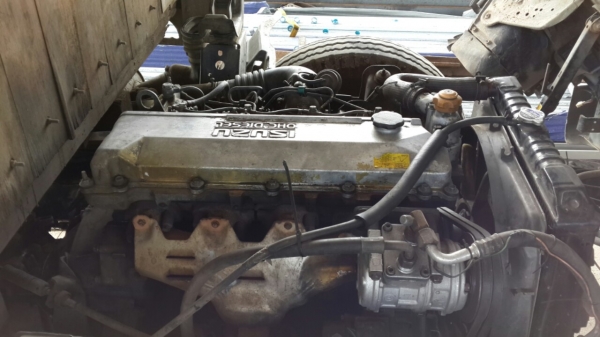 ขาย  6  ล้อ  Isuzu  120  กระบะการ์โก้  หัวการ์ตูนฝาขาวตัวสุดท้าย