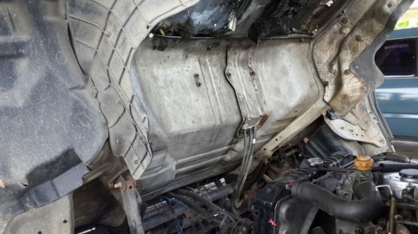 ขาย  6  ล้อ  Isuzu  120  กระบะการ์โก้  หัวการ์ตูนฝาขาวตัวสุดท้าย