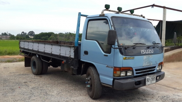 ขาย  6  ล้อ  Isuzu  120  กระบะการ์โก้  หัวการ์ตูนฝาขาวตัวสุดท้าย