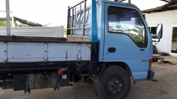 ขาย  6  ล้อ  Isuzu  120  กระบะการ์โก้  หัวการ์ตูนฝาขาวตัวสุดท้าย