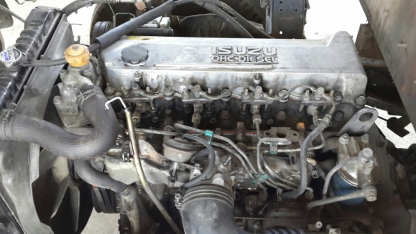ขาย  6  ล้อ  Isuzu  120  กระบะการ์โก้  หัวการ์ตูนฝาขาวตัวสุดท้าย