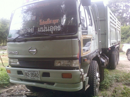 HINO  สภาพสวยเจ้าของดูแลรถเป็นอย่างดี ยางดีใหม่ แอร์เย็น ดั้มสามมิตร เครื่องยนต์220 หัวเก๋งไพฟ้า