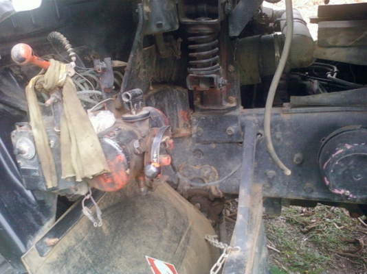 HINO  สภาพสวยเจ้าของดูแลรถเป็นอย่างดี ยางดีใหม่ แอร์เย็น ดั้มสามมิตร เครื่องยนต์220 หัวเก๋งไพฟ้า