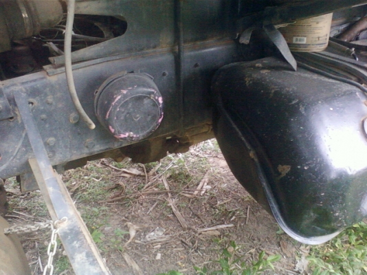 HINO  สภาพสวยเจ้าของดูแลรถเป็นอย่างดี ยางดีใหม่ แอร์เย็น ดั้มสามมิตร เครื่องยนต์220 หัวเก๋งไพฟ้า