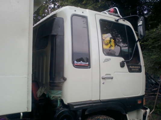 HINO  สภาพสวยเจ้าของดูแลรถเป็นอย่างดี ยางดีใหม่ แอร์เย็น ดั้มสามมิตร เครื่องยนต์220 หัวเก๋งไพฟ้า