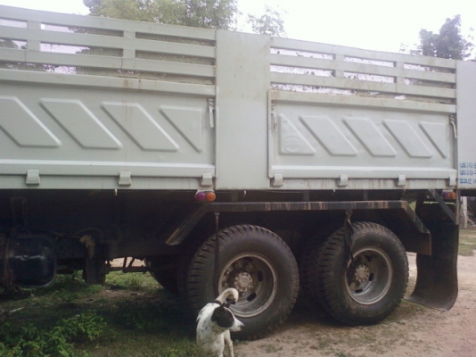 HINO  สภาพสวยเจ้าของดูแลรถเป็นอย่างดี ยางดีใหม่ แอร์เย็น ดั้มสามมิตร เครื่องยนต์220 หัวเก๋งไพฟ้า