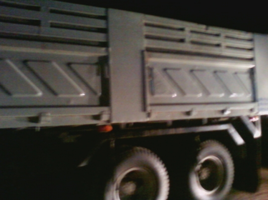 HINO  สภาพสวยเจ้าของดูแลรถเป็นอย่างดี ยางดีใหม่ แอร์เย็น ดั้มสามมิตร เครื่องยนต์220 หัวเก๋งไพฟ้า