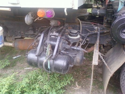 HINO  สภาพสวยเจ้าของดูแลรถเป็นอย่างดี ยางดีใหม่ แอร์เย็น ดั้มสามมิตร เครื่องยนต์220 หัวเก๋งไพฟ้า