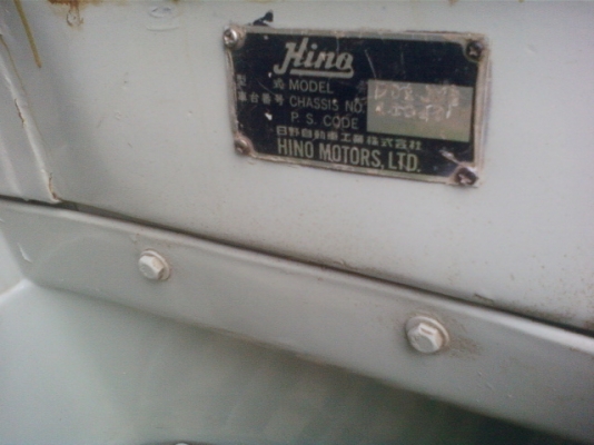 HINO  สภาพสวยเจ้าของดูแลรถเป็นอย่างดี ยางดีใหม่ แอร์เย็น ดั้มสามมิตร เครื่องยนต์220 หัวเก๋งไพฟ้า