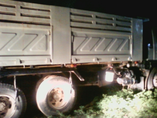 HINO  สภาพสวยเจ้าของดูแลรถเป็นอย่างดี ยางดีใหม่ แอร์เย็น ดั้มสามมิตร เครื่องยนต์220 หัวเก๋งไพฟ้า