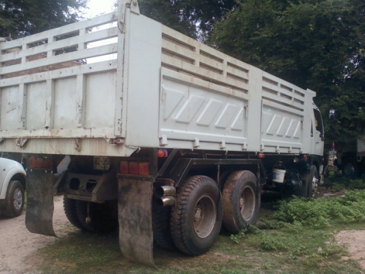 HINO  สภาพสวยเจ้าของดูแลรถเป็นอย่างดี ยางดีใหม่ แอร์เย็น ดั้มสามมิตร เครื่องยนต์220 หัวเก๋งไพฟ้า